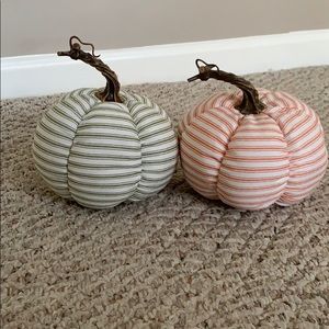 Pumpkins, Set of 2